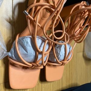 Peach leg wrap block heals (wide fit)